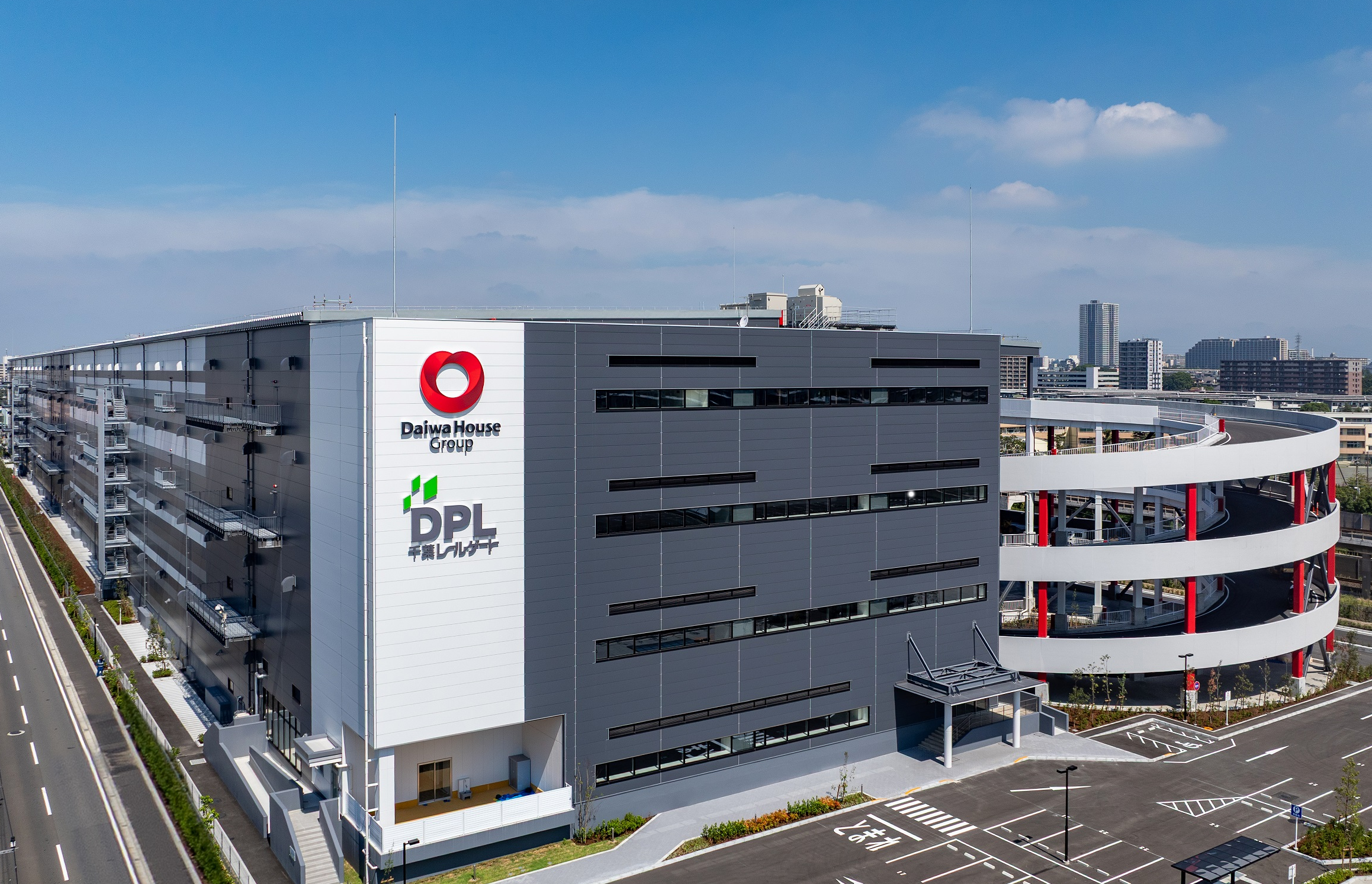 【大和ハウス工業が開発した物流施設「DPL千葉レールゲート」】