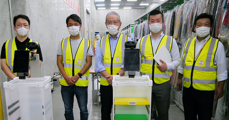 GROUND顧問を務める出井 伸之氏が日本で初めて自律型協働ロボットが導入されたECアパレル現場を視察